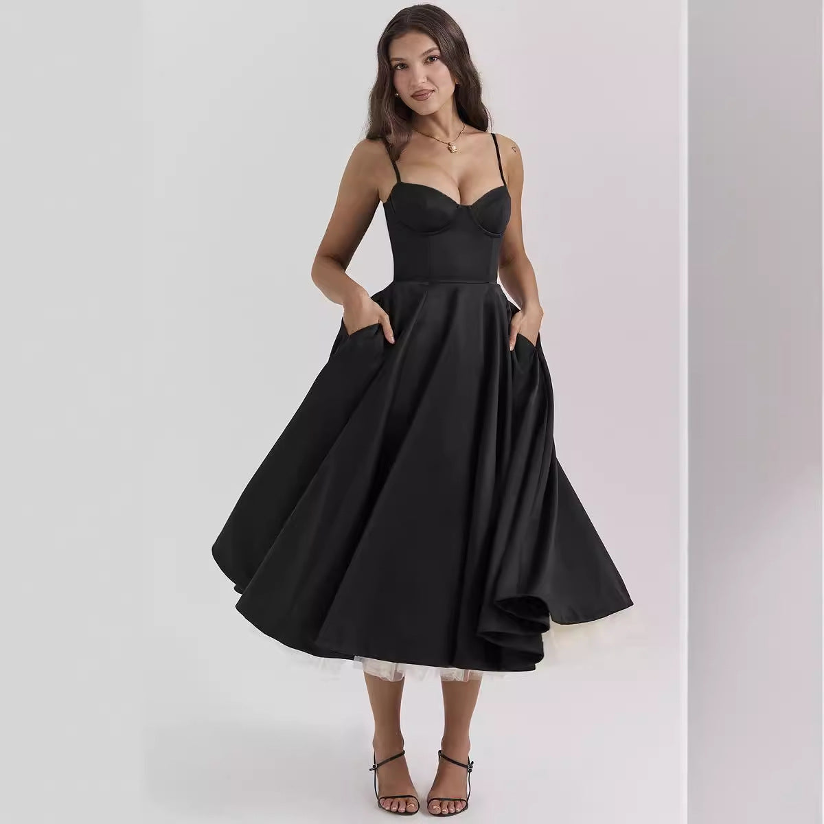 Laura™ | Robe Midi Satinée avec Décolleté en Cœur - Élégance et Confort - Molinse